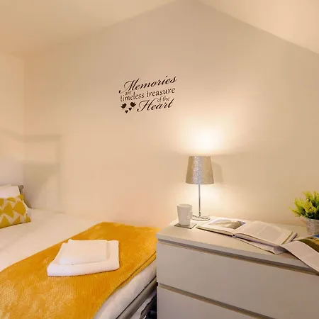 2 Bed In Pickering 88957 Holiday home