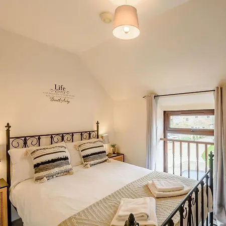 2 Bed In 88957 Newton-on-Rawcliffe