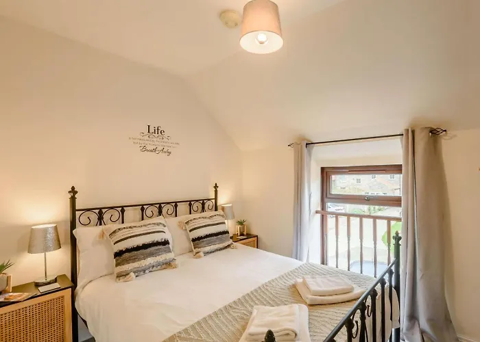 2 Bed In Pickering Oc-88957 *